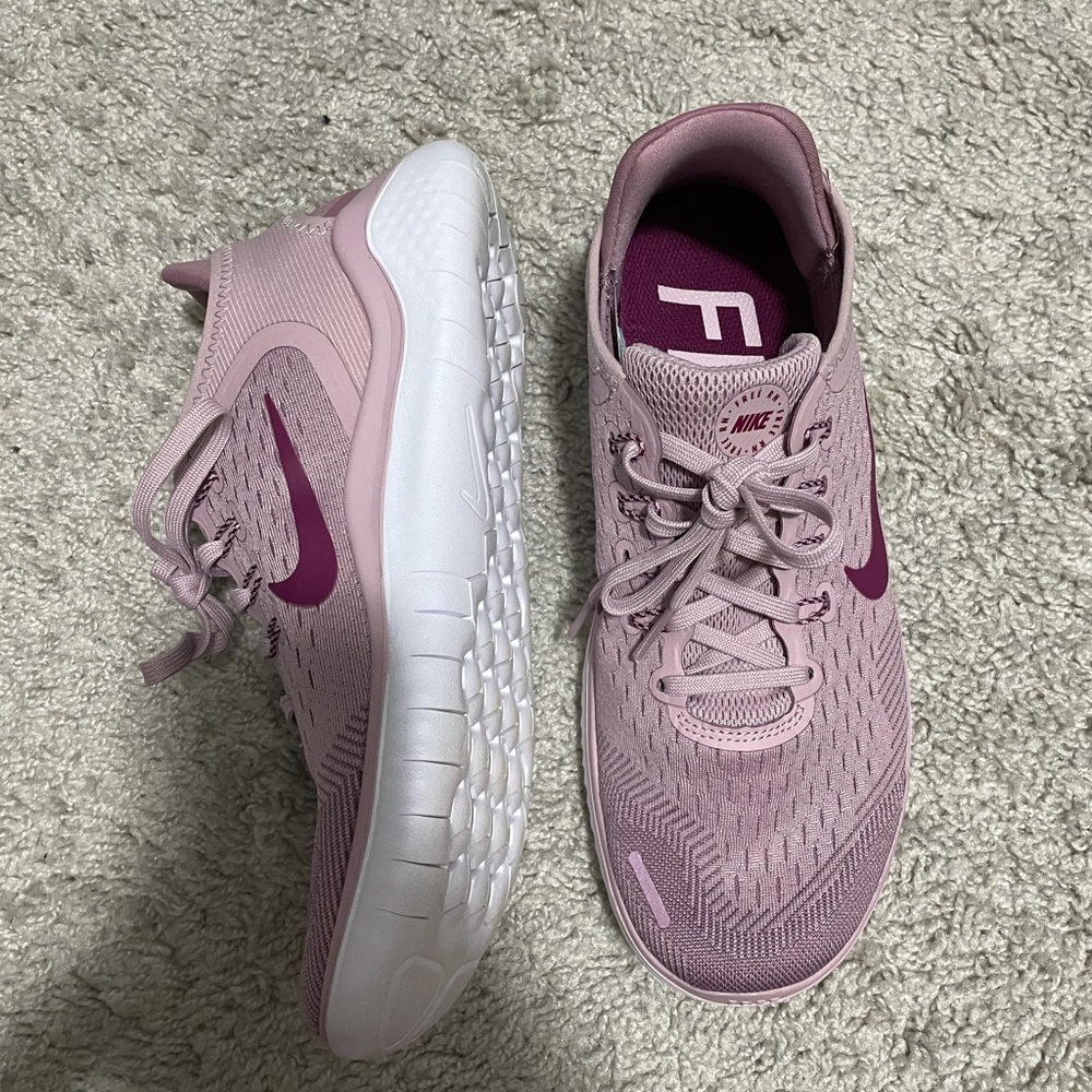 NIKE FREE RUN